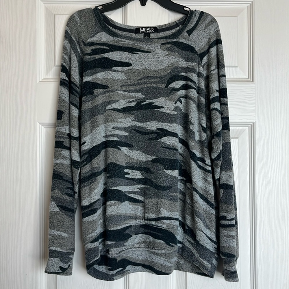 LS Buffalo camouflage sweatshirt, size medium